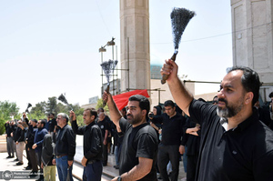 عزاداری ظهر عاشورا در حرم مطهر امام خمینی (س)