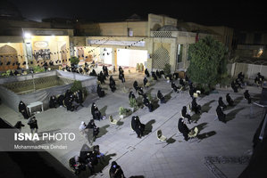 عزاداری شب چهارم محرم در مجاورت ارگ کریمخانی