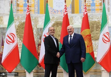 دیدار دوجانبه روسای جمهوری ایران و بلاروس/ پزشکیان: ایران و بلاروس باور دارند که می‌توانند با همکاری هم بر تحریم‌ها غلبه کنند/ لوکاشنکو: بلاروس کشور دوست و شریک همواره قابل اعتماد برای ایران است