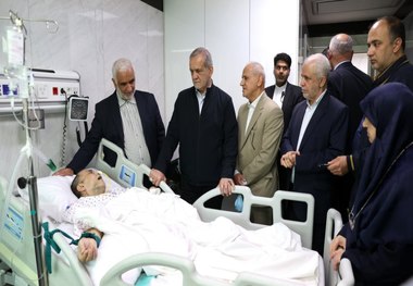 پزشکیان به عیادت مجتبی رحماندوست رفت
