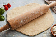 فوت و فن تهیه خمیر پیتزای ترد و پفکی در خانه 