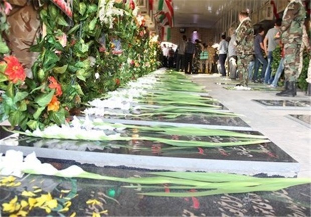 گلزارهای شهدا در سراسر خوزستان غبارروبی و عطرافشانی شد