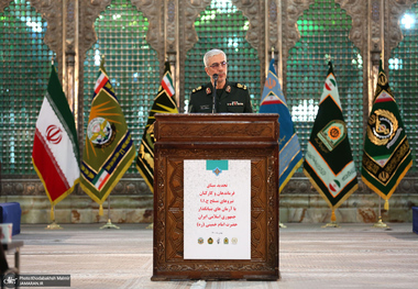 سرلشکر باقری: امام بر دوری نیروهای نظامی از گروههای سیاسی تاکید داشتند