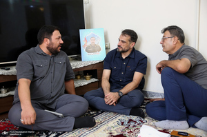 حضور سید احمد خمینی در منزل شهید مصطفی عزیزی در شهر بروجرد