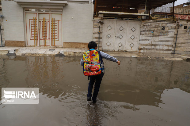 استاندار خوزستان: مسئولان مشکلات ناشی از بارندگی را به گردن یکدیگر نیاندازند