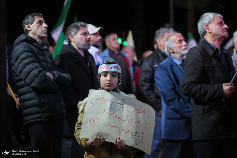 حرکت دسته مردمى پرچمداران ایران به مناسبت روز جمهوری اسلامی ایران-۲