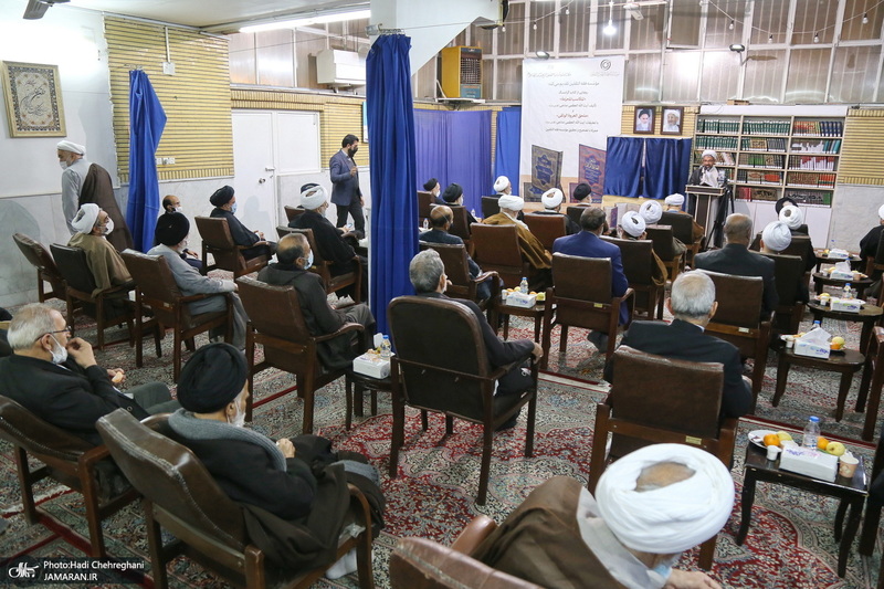 رونمایی از کتاب های «المکاسب المحرمه» و«ملحق العروه الوثقی» تالیف آیت الله العظمی صانعی(ره)