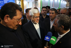 حضور عارف در نمایشگاه دستاوردهای صادراتی ایران