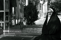 مادران شهدای دفاع مقدس هنوز با یاد و خاطره فرزندانشان زندگی می‌کنند (1)