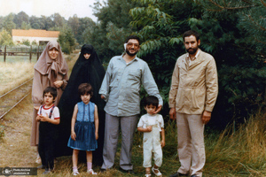 تصاویر منتشر نشده از مرحوم حجت الاسلام و المسلمین سیّدعلی‌اکبر محتشمی‌پور(ره)