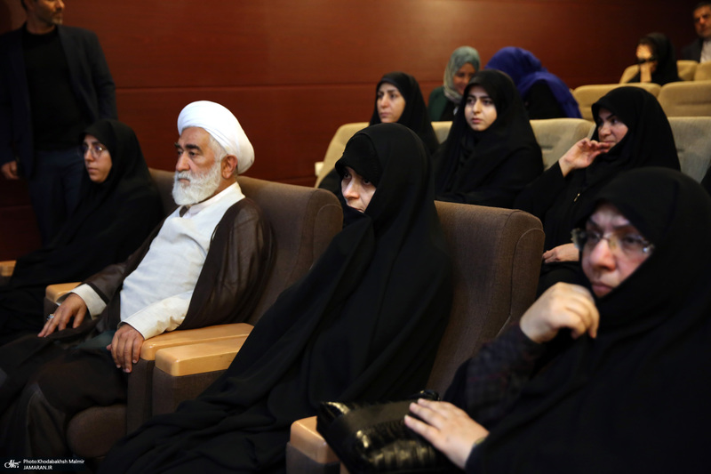 دیدار سرپرست و کارکنان وزارت خارجه باسید حسن خمینی در حرم مطهر امام خمینی (س)