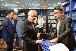 غرفه موسسه تنظیم و نشر آثار امام خمینی (س) در سی و پنجمین نمایشگاه بین المللی کتاب تهران- 1