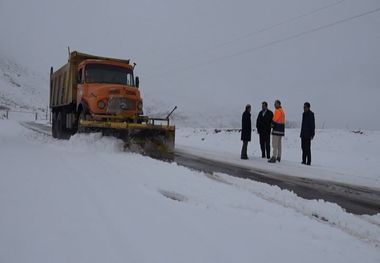 تمام راه‌های ارتباطی مشگین‌شهر برف‌روبی شد