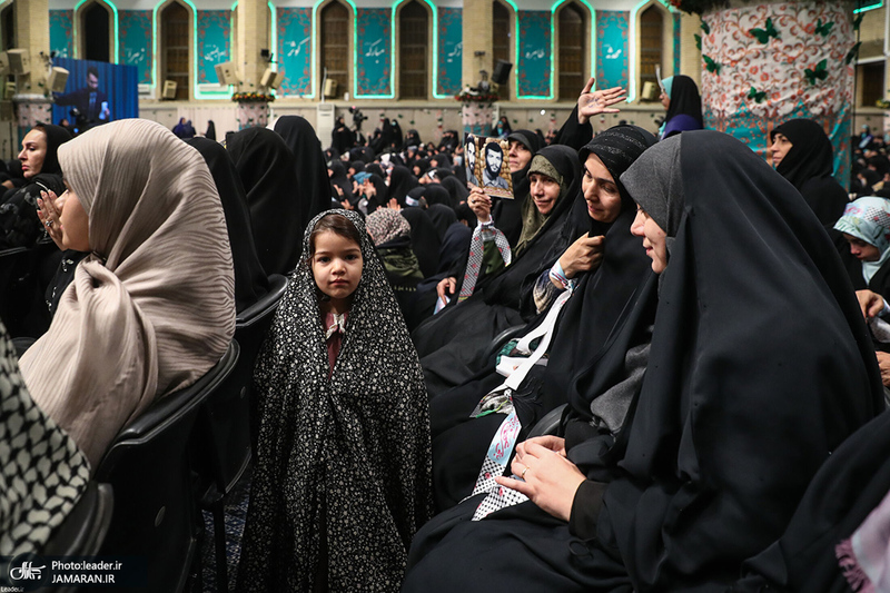 دیدار هزاران نفر از زنان و دختران با رهبر معظم انقلاب