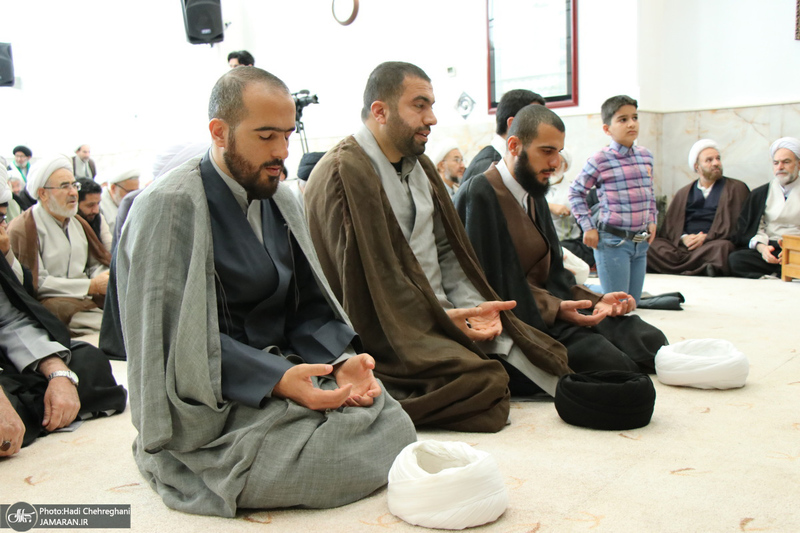 عمامه گذاری طلاب در روز عید مبعث توسط مراجع عظام تقلید‎‎