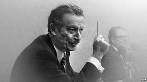 شاپور بختیار نخست‌وزیر شد