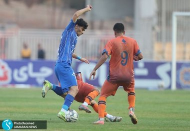 پوستر عجیب پادیاب علیه استقلال؛ لوگوی آبی روی سینه داور!+عکس