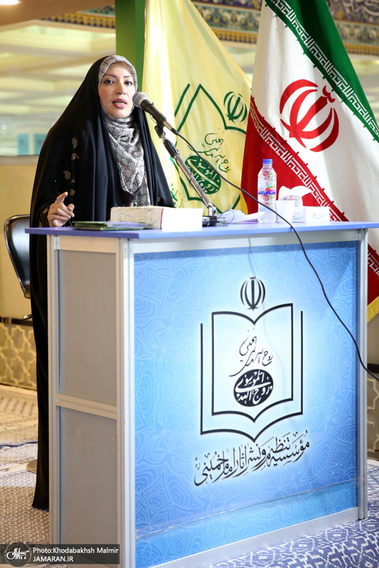 محفل شعر «حضور» در غرفه موسسه تنظیم و نشر آثار امام خمینی(س) نمایشگاه قرآن کریم