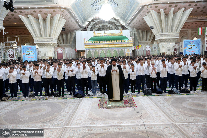جشن عبادت دانش آموزان منطقه 19 شهر تهران در حرم امام خمینی(س)