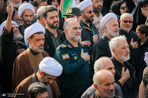 مراسم تشییع و خاکسپاری شهیدان لاریجانی در حرم مطهر حضرت معصومه (س)