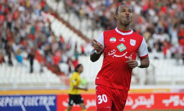 لوسیانو ادینهو به تراکتورسازی پیوست