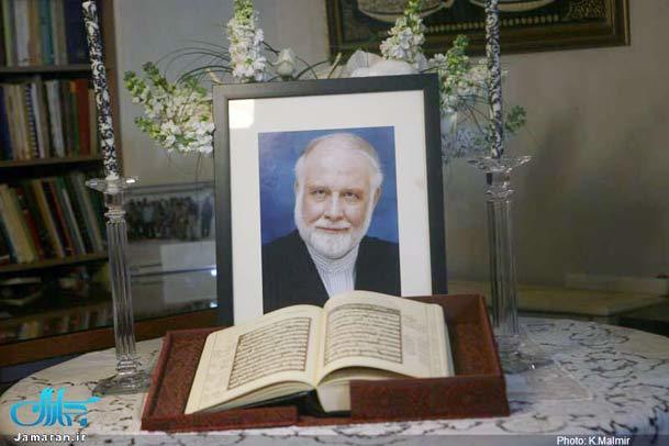 دکتر حبیبی در جوار مرقد مطهر حضرت امام به خاک سپرده می شود