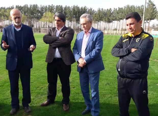 معارفه اعضای جدید هیات مدیره باشگاه سپاهان در تمرین/ عکس
