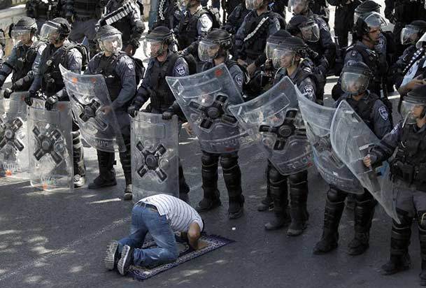 عکس روز/ ورود ممنوع به نمازگزاران