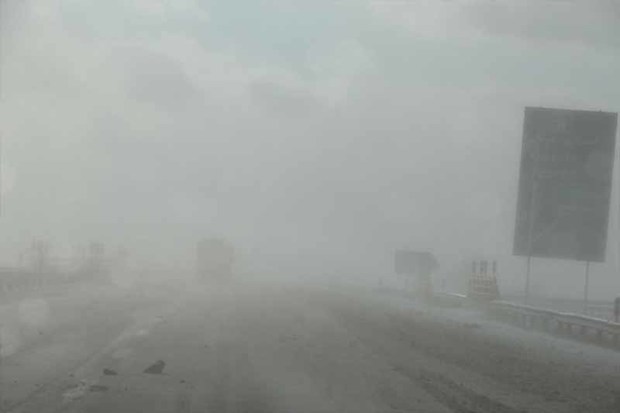 مه گرفتگی در جاده های کوهستانی زنجان، تردد را کند کرده است