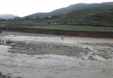 سیل راه ارتباطی روستای پران پرویز پلدختر را قطع کرد