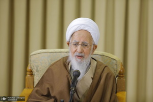 عمامه گذاری طلاب در روز میلاد پیامبر اکرم (ص) و امام صادق (ع) توسط مراجع تقلید