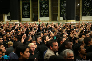 مراسم عزاداری شب عاشورای حسینی با حضور رهبر معظم انقلاب اسلامی