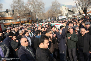 اقامه نماز سید حسن خمینی بر پیکر ٣ تن از شهدای سانحه هواپیمای اوکراینی