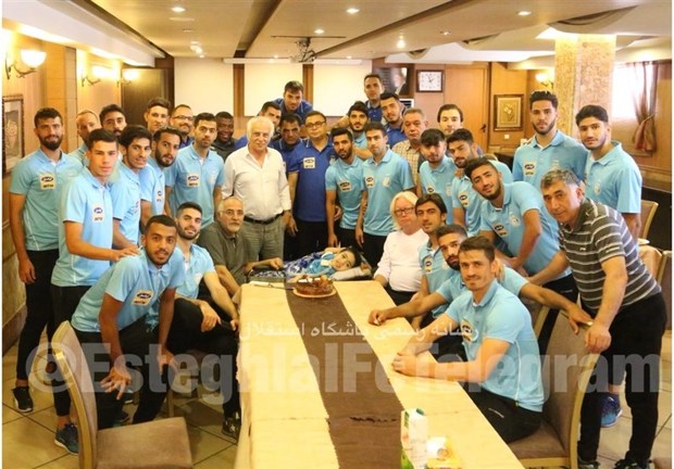 جشن تولد سرپرست جدید تیم استقلال در اصفهان + عکس
