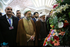 ادای احترام میهمانان شرکت کننده در کنفرانس وحدت اسلامی به مقام شامخ حضرت امام خمینی(س)