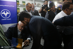 مراسم چاپ هفتم خاطرات ۸ساله محمدجواد ظریف