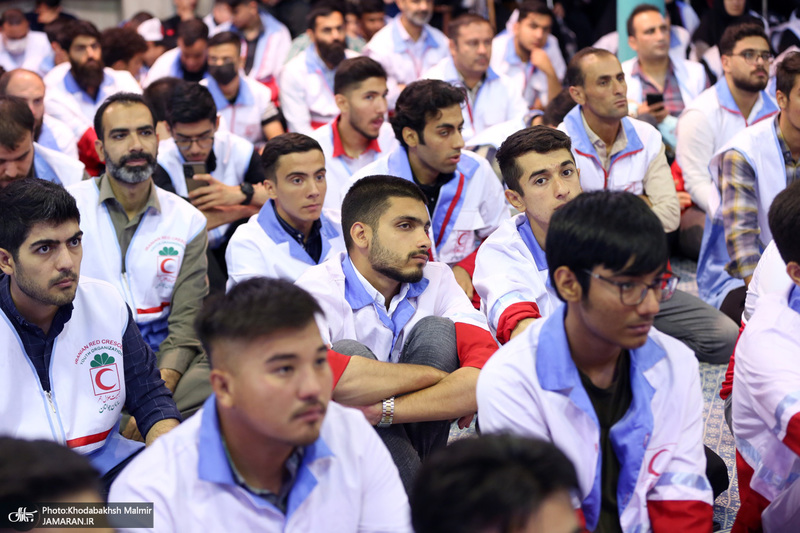تجدید میثاق جمعی از جوانان هلال احمر با آرمان های حضرت امام خمینی (س)