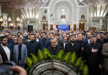 تجدید میثاق کارکنان و مدیران وزارت کار و رفاه اجتماعی با آرمان های امام راحل در حرم مطهر