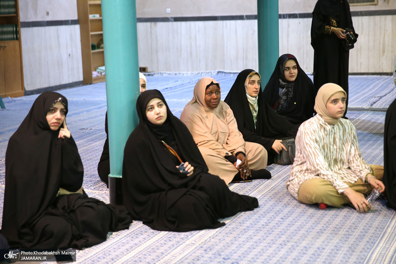 بازدید جمعی از مهمانان خارجی( آموزش پرورش الف تا ) از بیت امام خمینی (س) در جماران