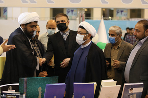 بازدید رئیس مؤسسه تنظیم و نشر آثار امام خمینی (س) از نمایشگاه قرآن