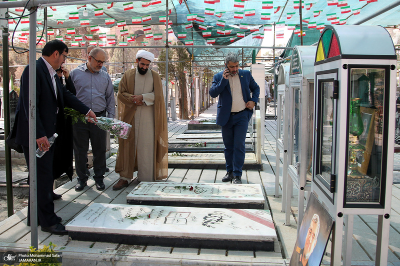 ادای احترام ورزشکاران و قهرمانان پارالمپیکی ایران به مقام شامخ شهدا