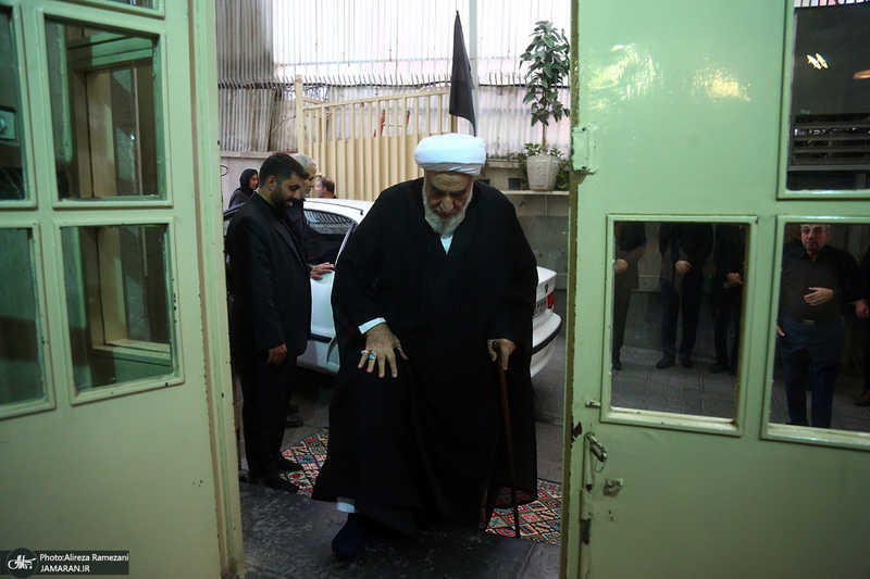 مراسم تشییع آیت الله حسن صانعی (ره) از حسینیه جماران - 3