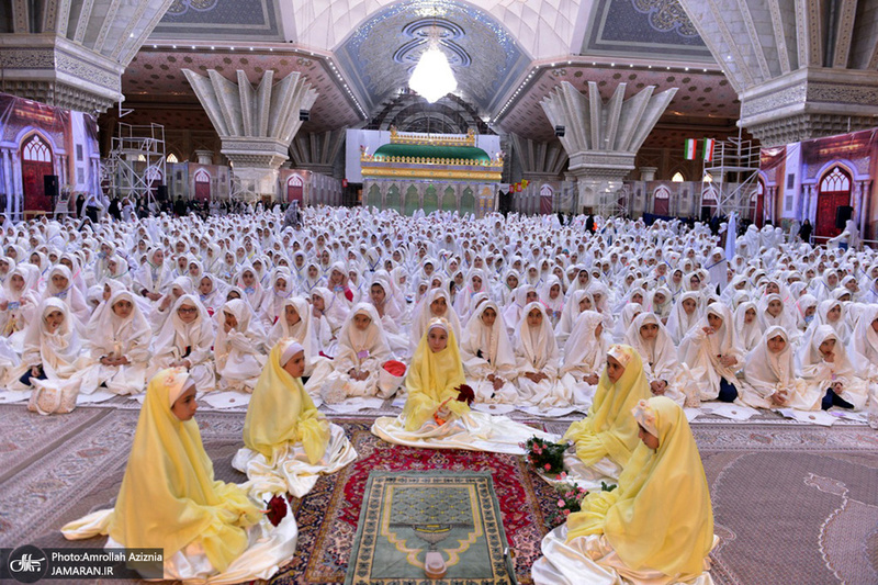 مراسم جشن تکلیف دانش آموزان دختر در حرم مطهر امام خمینی(س)
