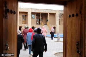 بازدید مسافران نوروزی از بیت تاریخی حضرت امام خمینی (س) در خمین