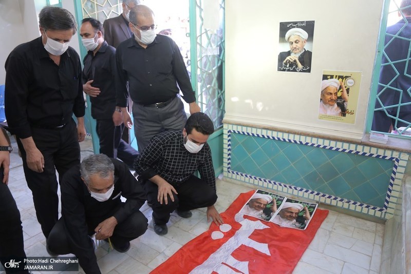 مزار آیت الله العظمی صانعی(ره) در اولین پنج شنبه رحلت ایشان