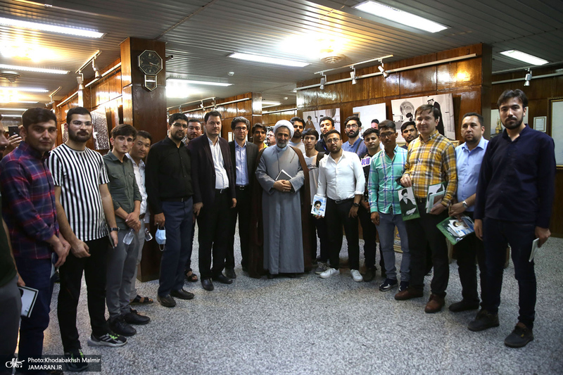 بازدید جمعی از دانشجویان بین‌الملل دانشگاه علامه طباطبایی به عنوان سفیران تمدن اسلامی از جماران