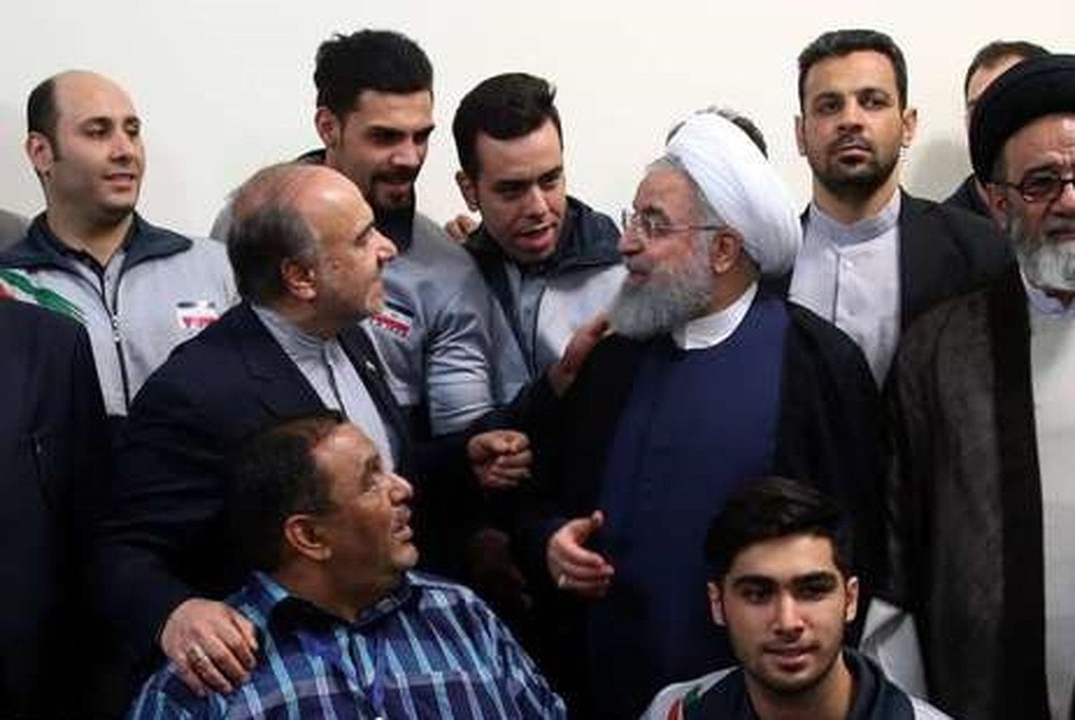 تصاویر دیدار روحانی با تیم ملی والیبال نشسته