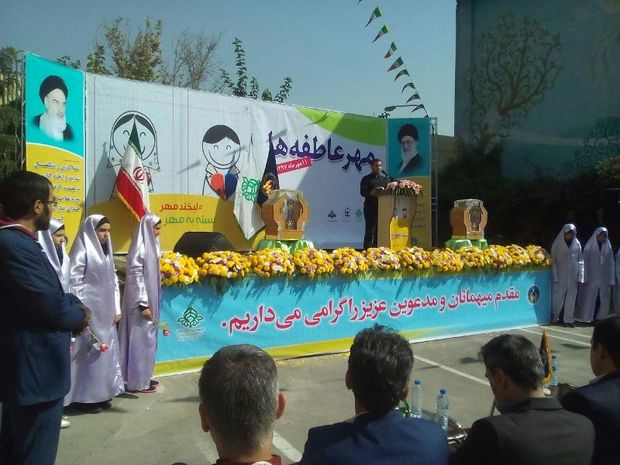 پاکت های جمع آوری کمک نقدی بین دانش آموزان تهران توزیع شد