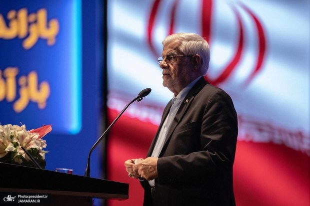 عارف: شهروندی که در وقوع جنگ دخالت ندارد چرا نباید نسبت به جبران آسیب‌های جنگ اطمینان داشته باشد؟/ بازنگری در قوانین بیمه نیاز است/ نهادهای حاکمیتی تصدی‌گری در زمینه صنعت بیمه را کنار بگذارند/ یک نقشه راه و طرح جامع برای صنعت بیمه تهیه شود