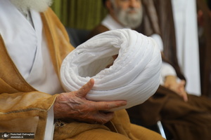 مراسم عمامه گذاری طلاب روز ولادت پیامبر اکرم (ص) و امام جعفر صادق (ع) در بیوت مراجع